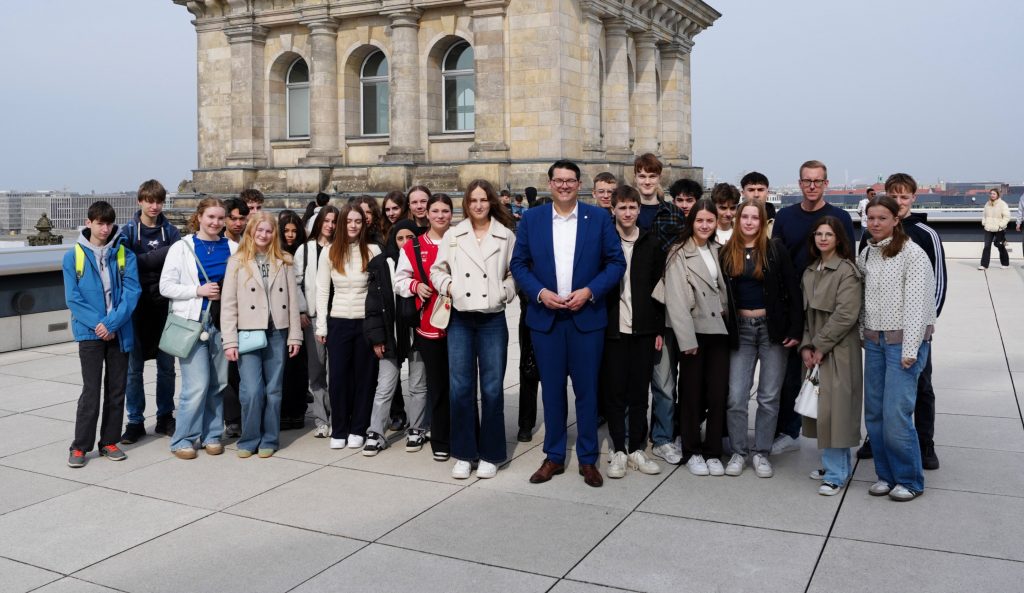 Schulklassen des Immanuel-Kant-Gymnasiums Bad Oeynhausen zu Besuch im Bundestag bei Joachim Ebmeyer